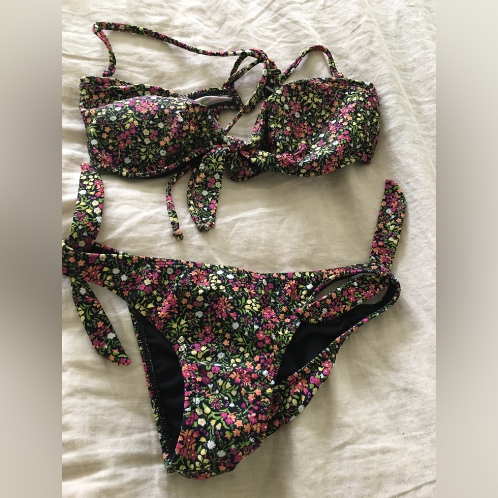 Swimsuit bikinis